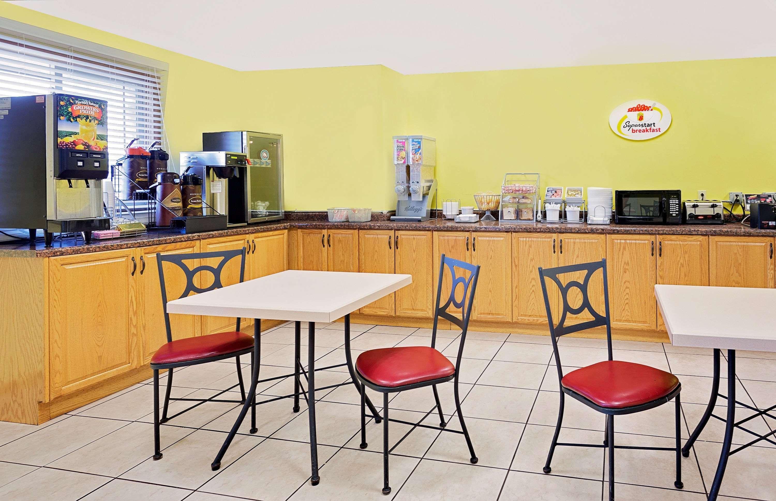 Hotel Super 8 By Wyndham Sturgeon Bay Extérieur photo